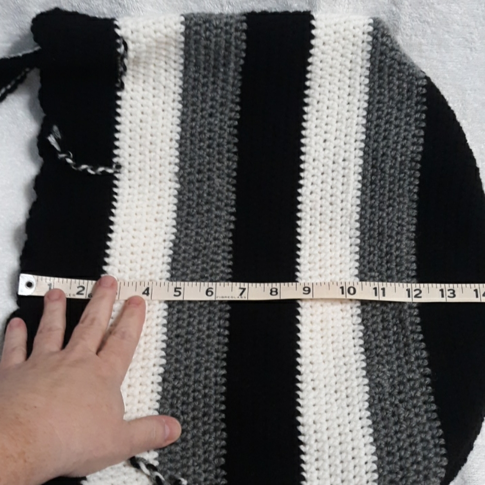 Handmade Crochet drawstring bag - Picture 10 of 11
